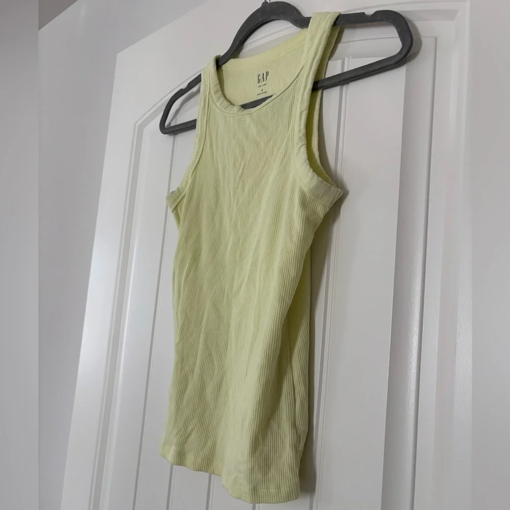 GAP Ribbed Tank Top - Picture 3 of 5
